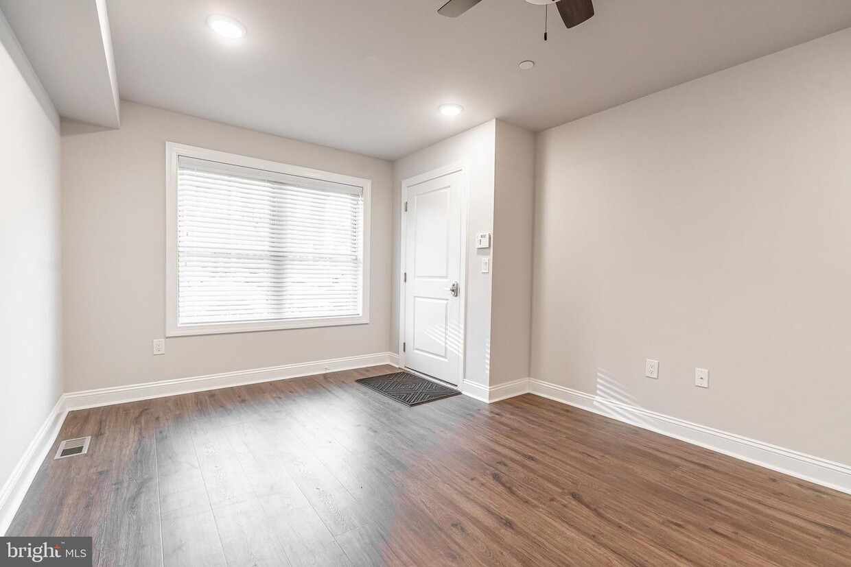 Foto principal - 2202 Christian St