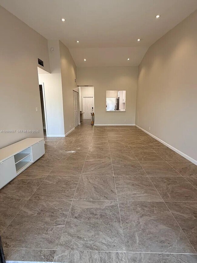 Foto del edificio - 2067 SW 15th St