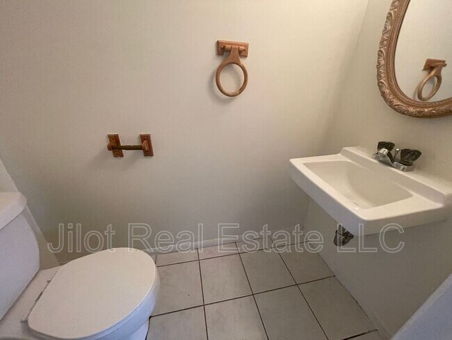 Building Photo - 2815 Royal Path Ct