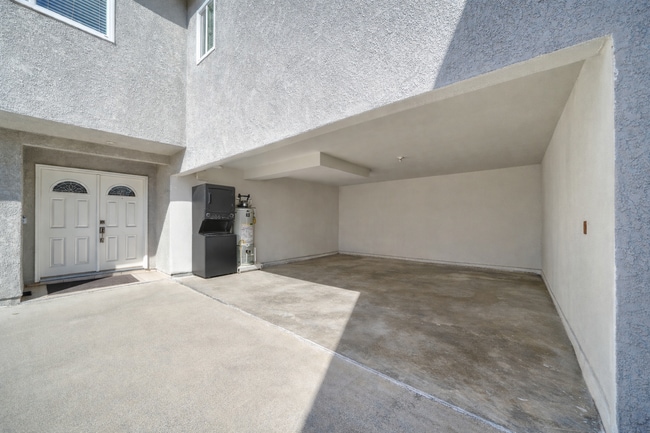 Building Photo - 1337 Douglas St