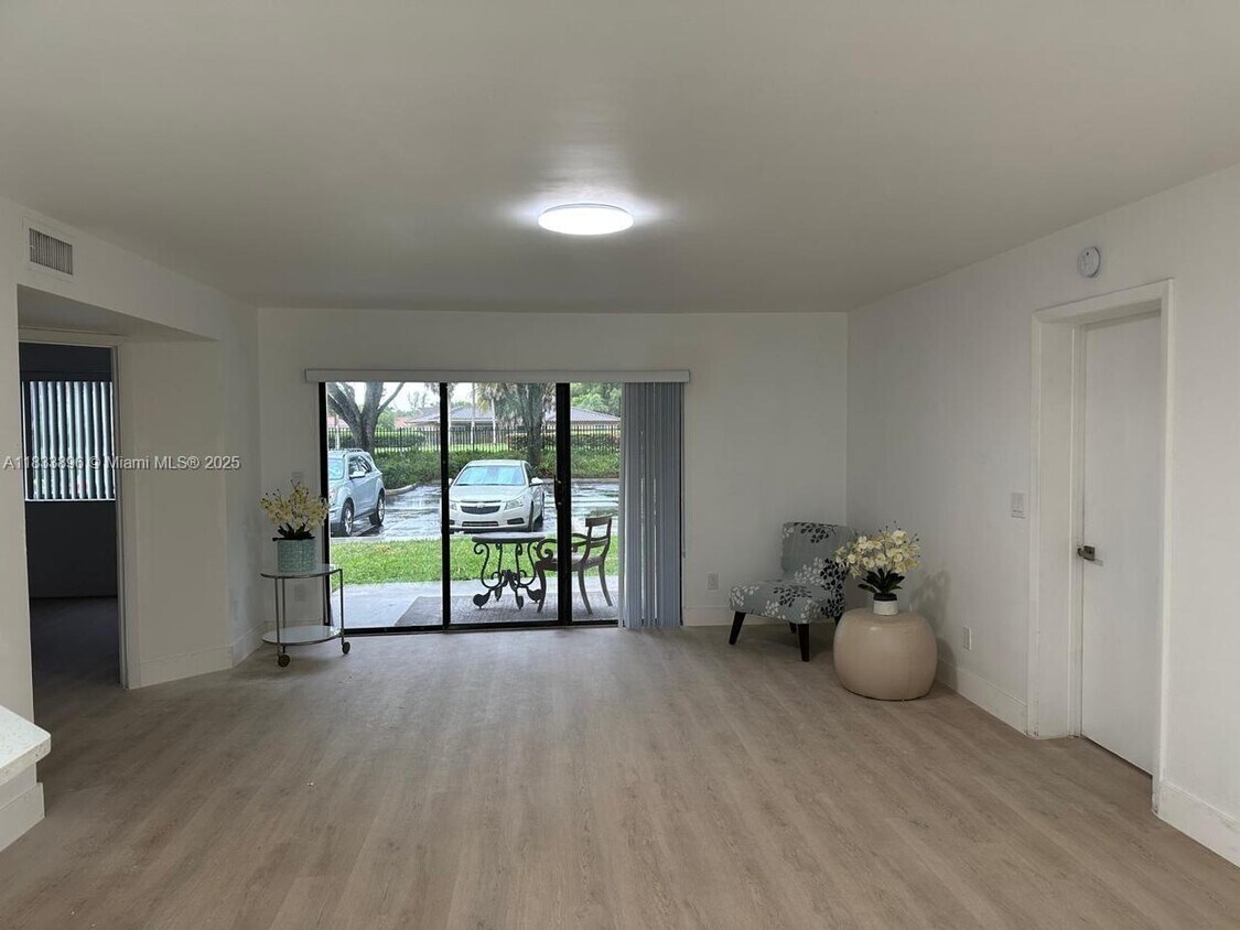 Foto principal - 9166 W Atlantic Blvd