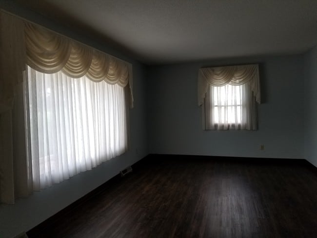 Building Photo - 2823 S Hampton Dr