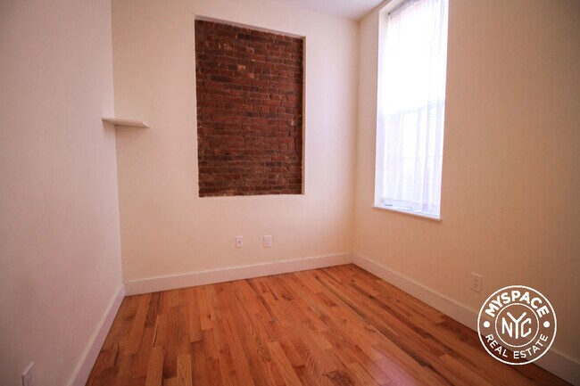 Building Photo - 360 Decatur St