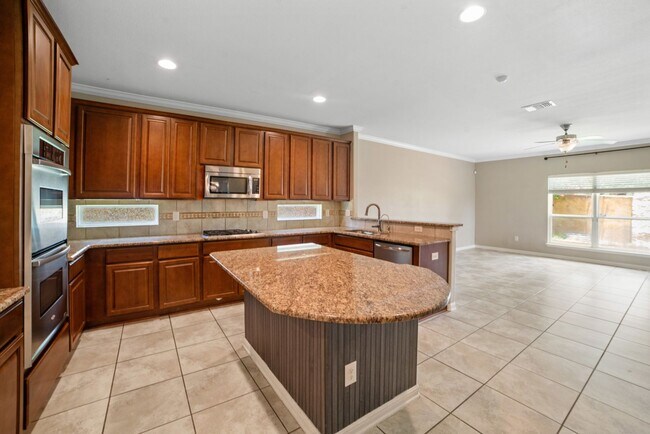 Building Photo - Gorgeous 4 Bed/ 3Bath house for rent! Avai...