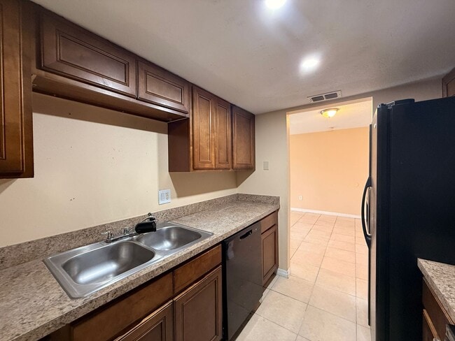 Foto del edificio - 2/2 Condo with Lake Views