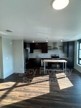 Building Photo - 208 E Greenfield Ln
