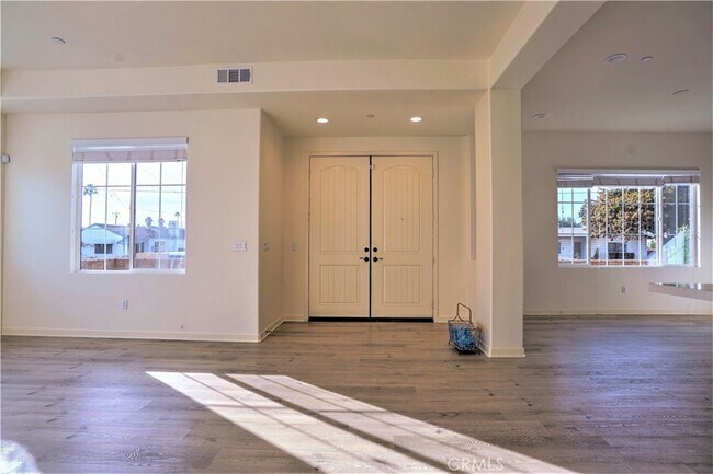 Foto del edificio - 22117 Normandie Ave