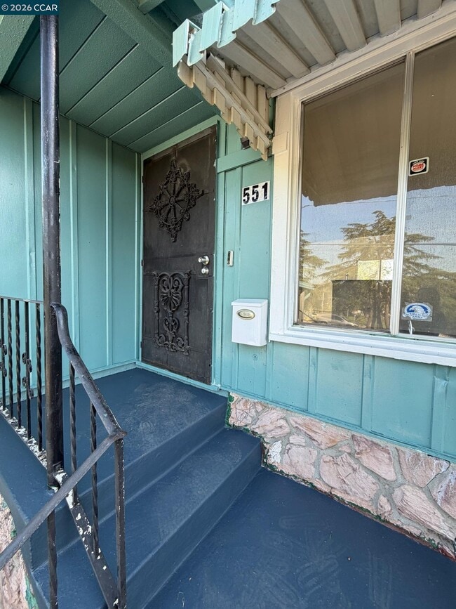Building Photo - 551 5th St