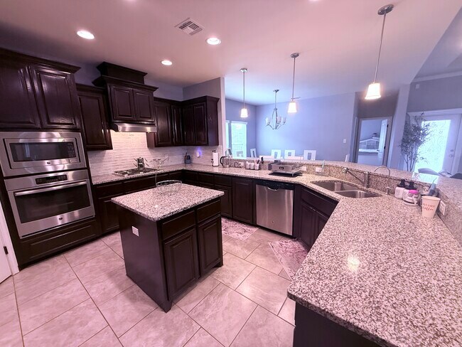 Foto del edificio - 6801 Truxton Dr