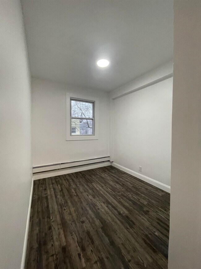 Building Photo - 388 Fulton Ave