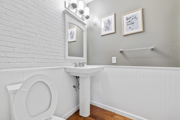 Building Photo - 8083 Pendragon Way