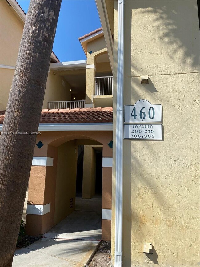 Building Photo - 460 S Park Rd
