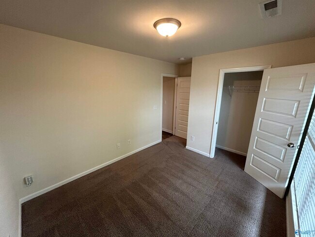Building Photo - 122 Daymark Dr