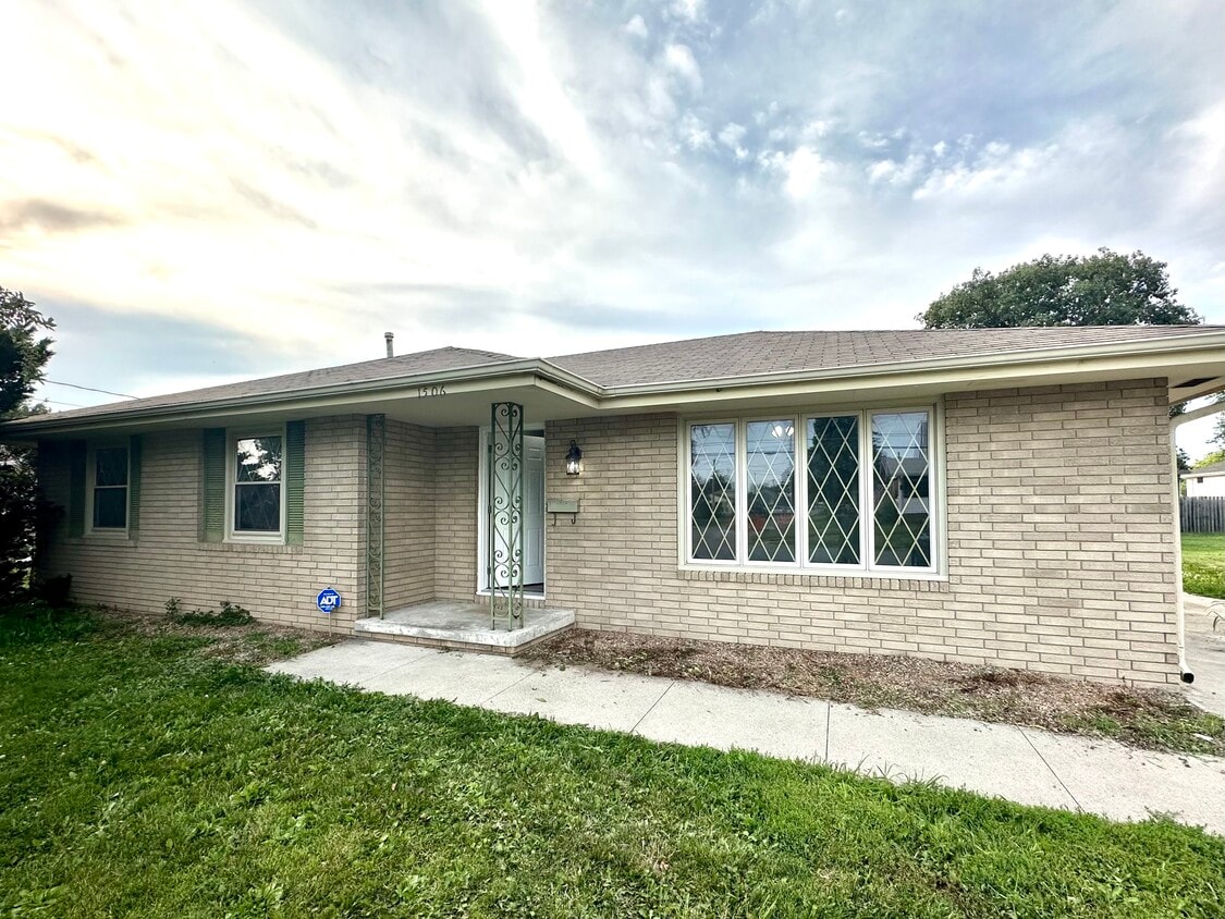 1506 N 4th Ave E, Newton, IA 50208 House Rental in Newton, IA