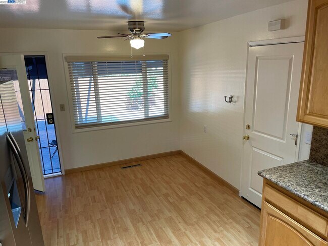 Foto del edificio - 423 Westchester St