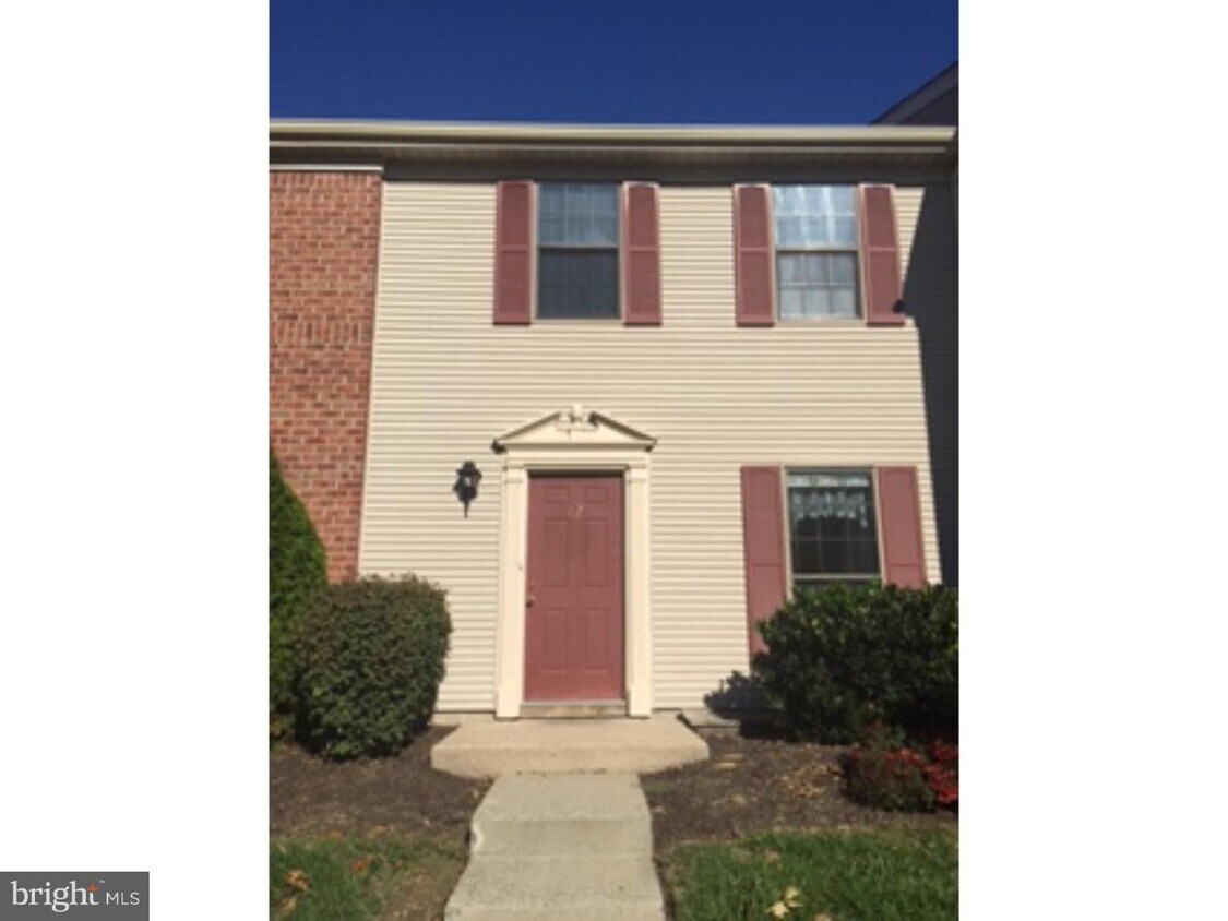 Foto principal - 12 Stout Ct