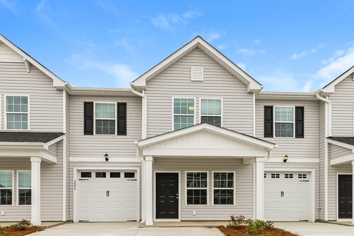 Foto principal - 2800 Summer Townes Wy