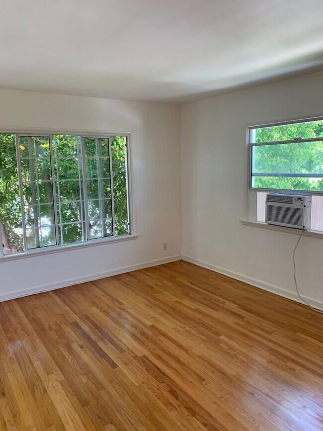 Building Photo - 5214 Agnes Ave