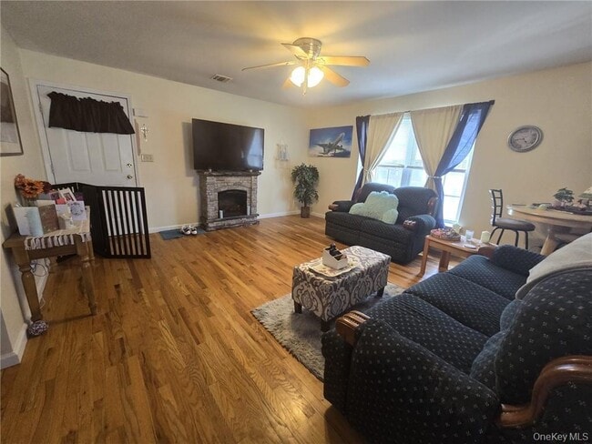 Building Photo - 105 N Montgomery St