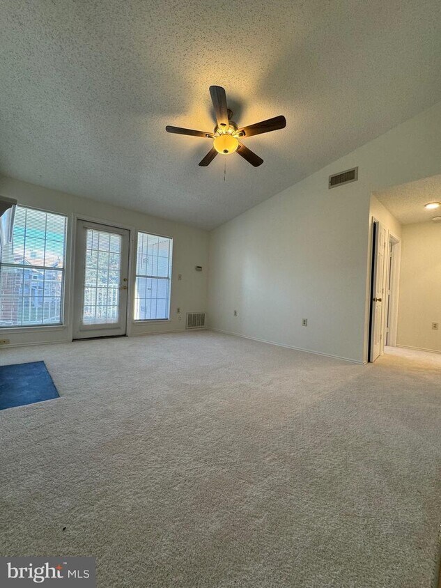 20952 Timber Ridge Terrace Unit 301, Ashburn, VA 20147 Room for Rent