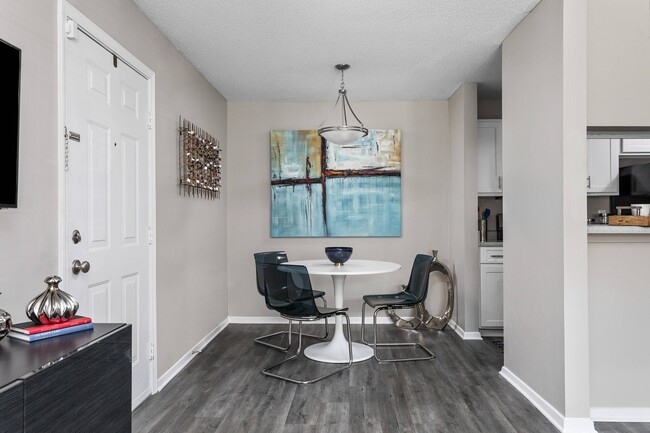 Dining Room - Stonebridge Crossing Apartments