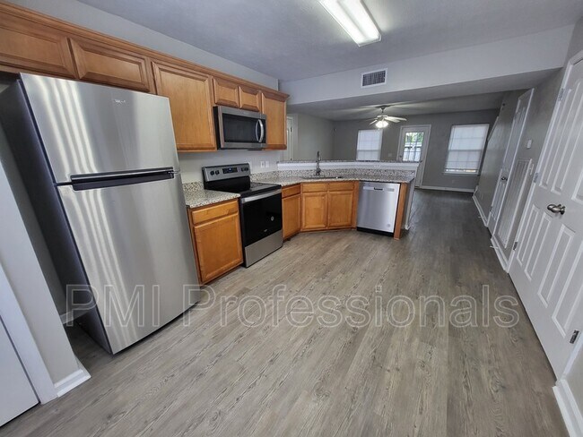 Building Photo - 366 Arapaho Dr