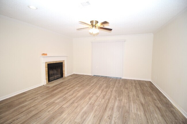 Building Photo - Foxborough Townhome with Modern Flooring &...
