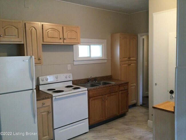 Foto del edificio - 572 Lilly Ave