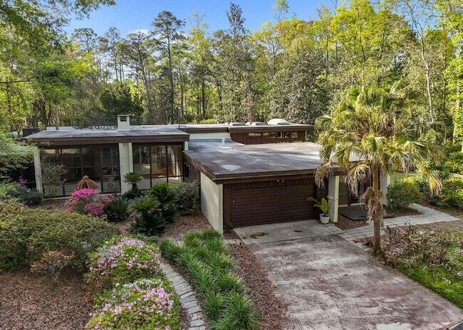 Foto del edificio - Mid-Century Modern Oasis on 5+ Acres – Pri...