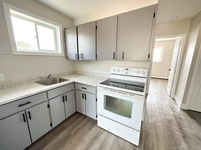 Building Photo - 673 Greystone Terrace