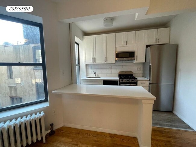 Foto del edificio - 536 E 82nd St
