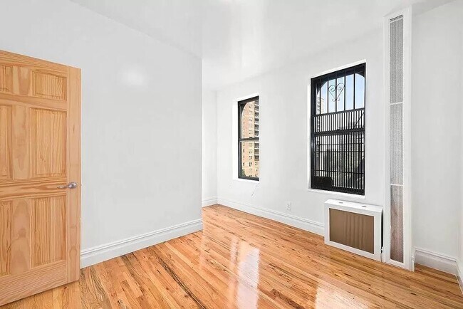 Building Photo - 243 Henry Street