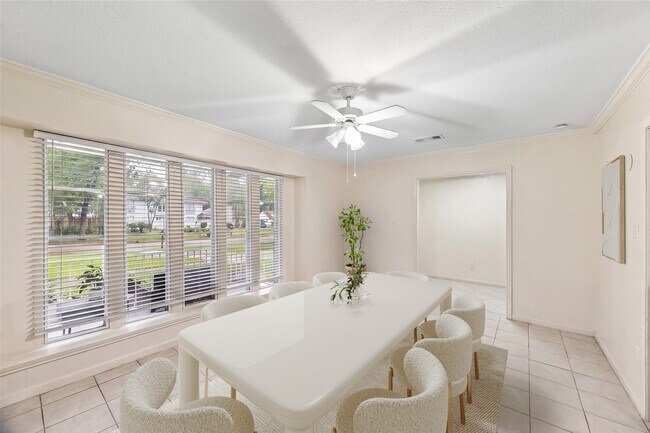 Foto del edificio - 7511 Theisswood Rd