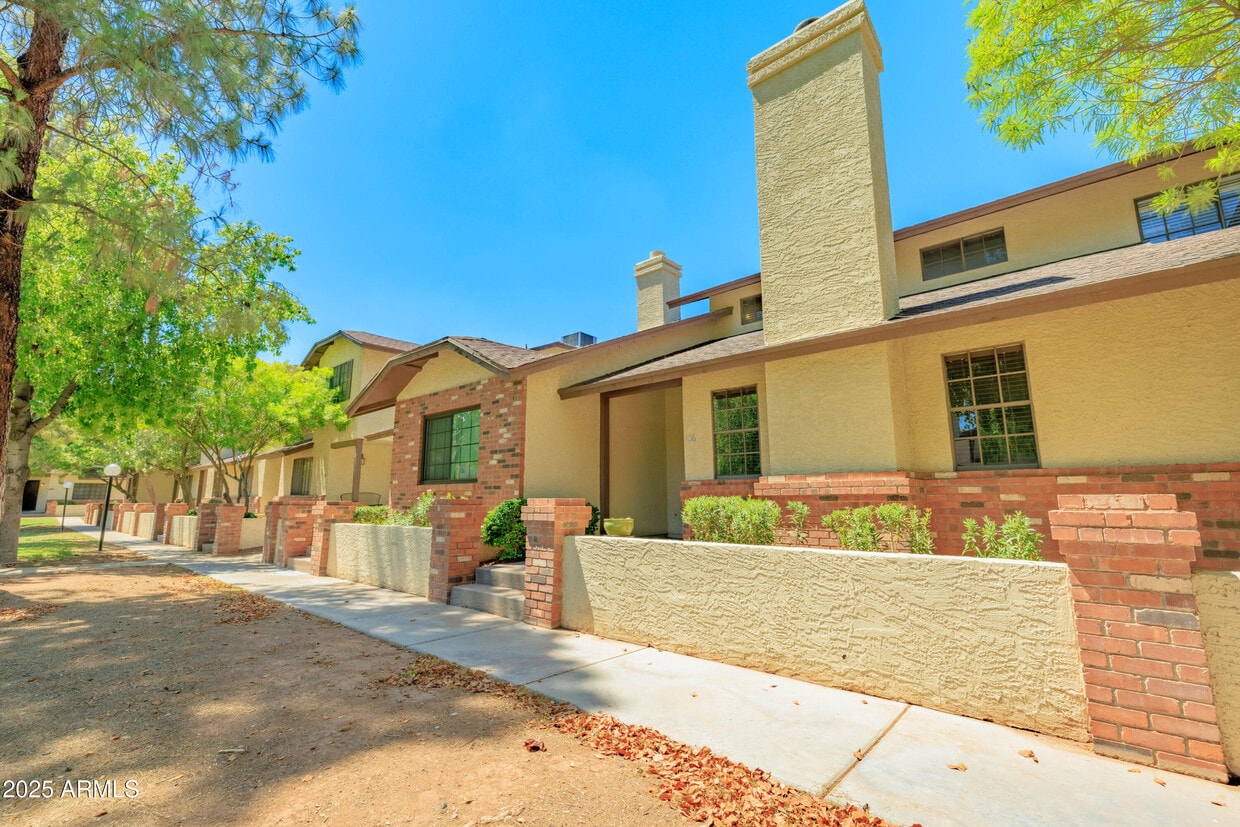 Primary Photo - 170 E Guadalupe Rd