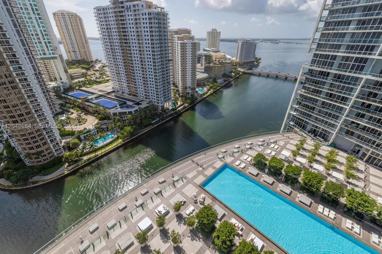 Foto del edificio - 465 Brickell Ave