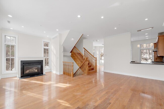 Foto del edificio - 1 REGENCY Pl