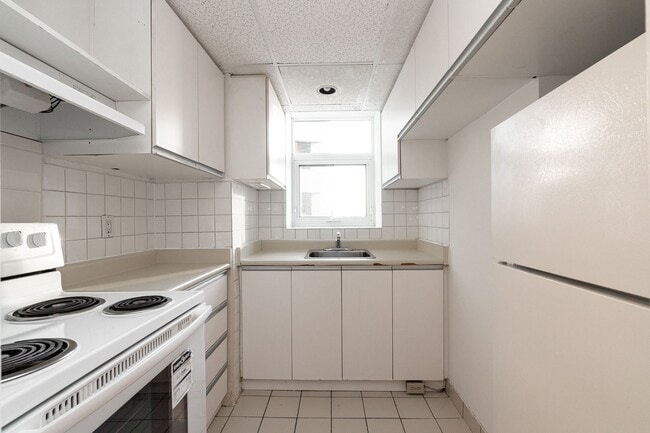 Building Photo - 49 St Clair Ave W