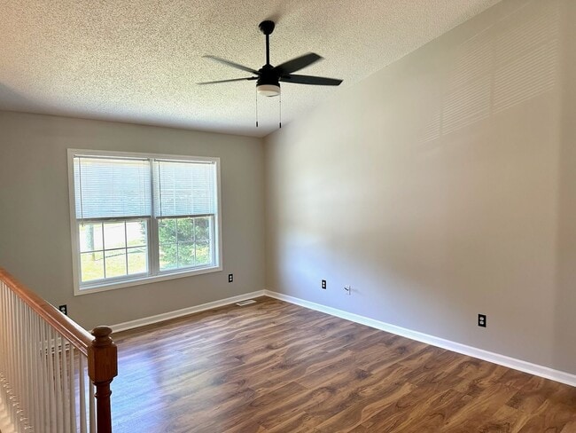 Building Photo - Thanksgiving SPECIAL! 3 bed/2bath in Jones...