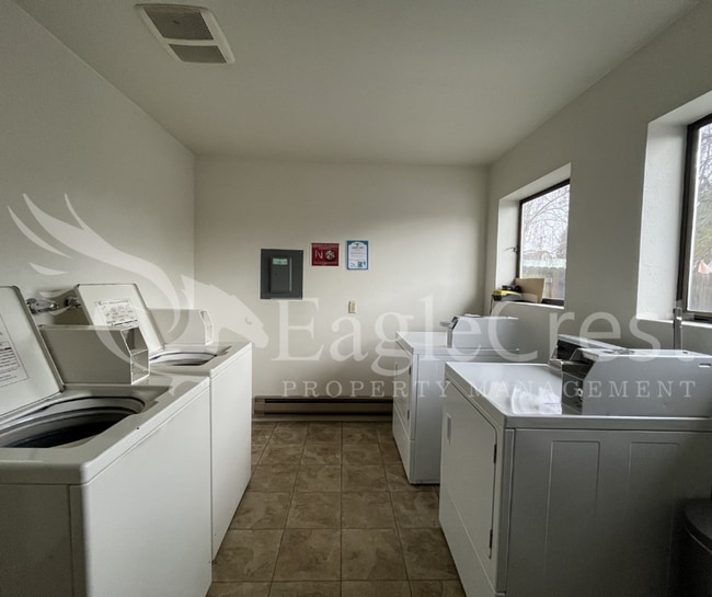 Building Photo - 17/19 S. Roosevelt