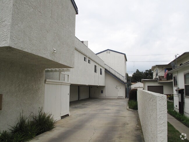 Building Photo - 1612-1614 Madrid Ave