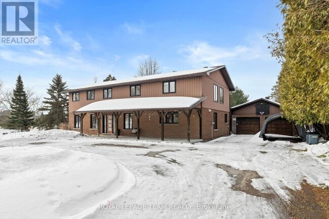 Building Photo - 2070 River Rd