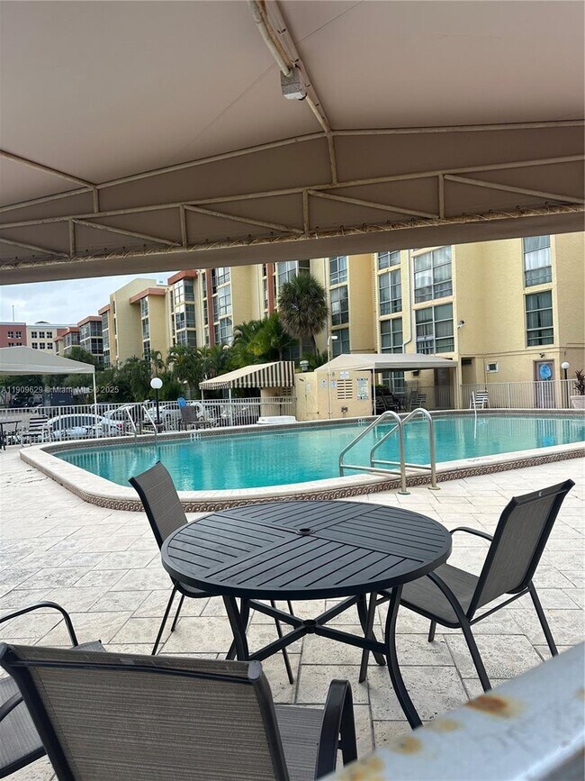 Foto del edificio - 200 172nd St