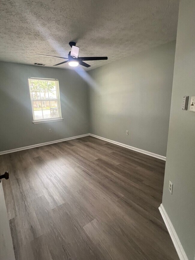 Foto del edificio - Affordable 2 Bed / 2 Full  Bath One-Level ...