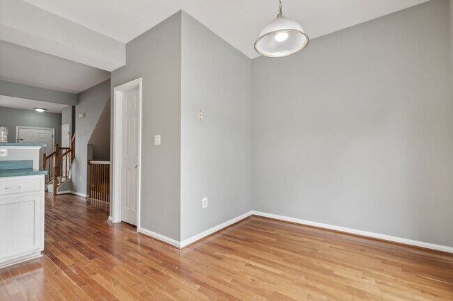 Foto del edificio - Experience the charm and comfort of this d...