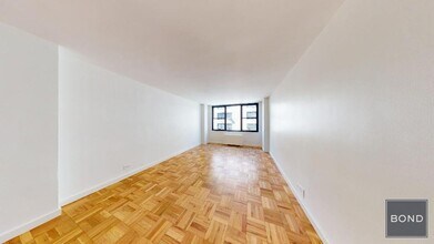 Building Photo - 333 E 49th St