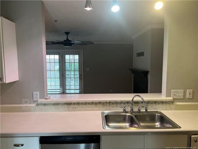 Foto del edificio - 331 Bubble Creek Ct