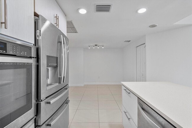 Building Photo - 1250 S Miami Ave