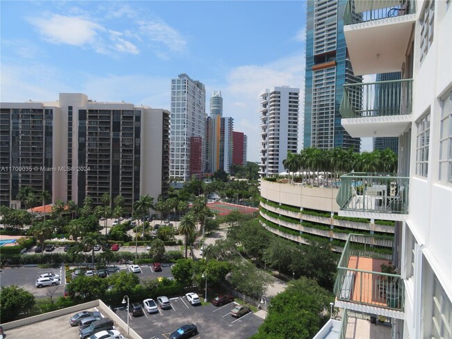 Foto del edificio - 1408 Brickell Bay Dr