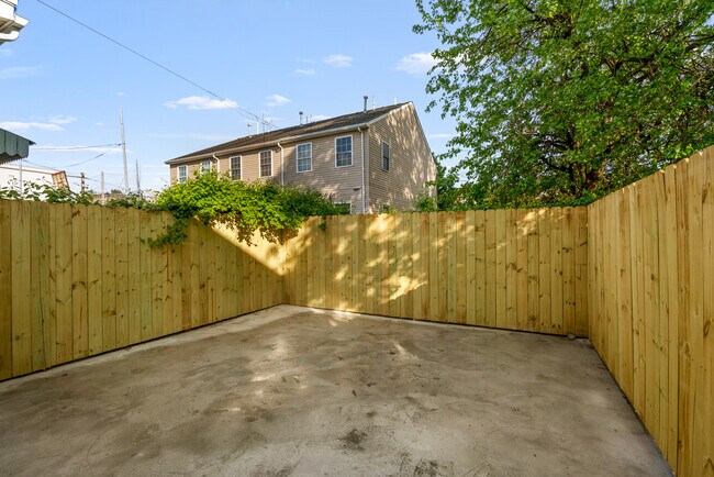 Foto del edificio - 6317 Torresdale Ave