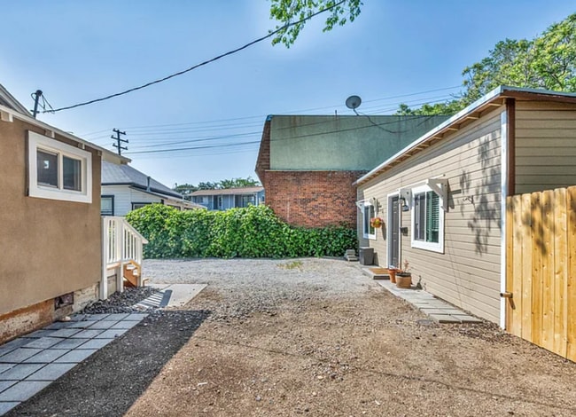 Building Photo - Beautifully Remodeled 1 Bed / 1 Bath in Midtown - Available 6/15!